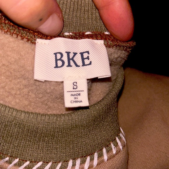 The Buckle Color Block Pullover - Picture 4 of 4